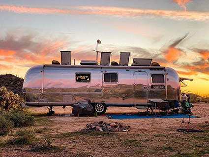 tinyshinyhome airstream - landing page