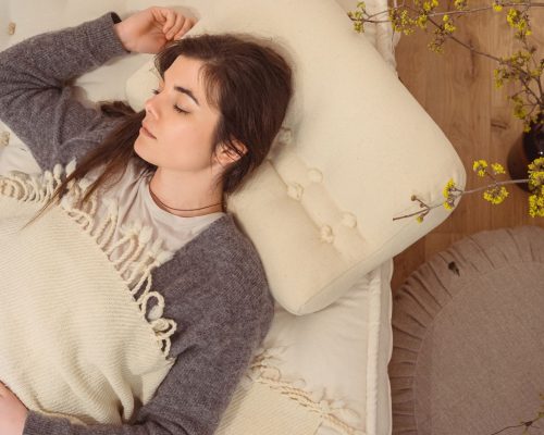 Home-of-Wool-Sleeping-on-Wool-The-Wool-Pillow-Benefits