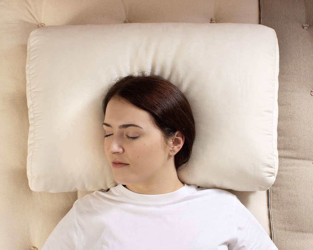 l pillow with flat sides with model